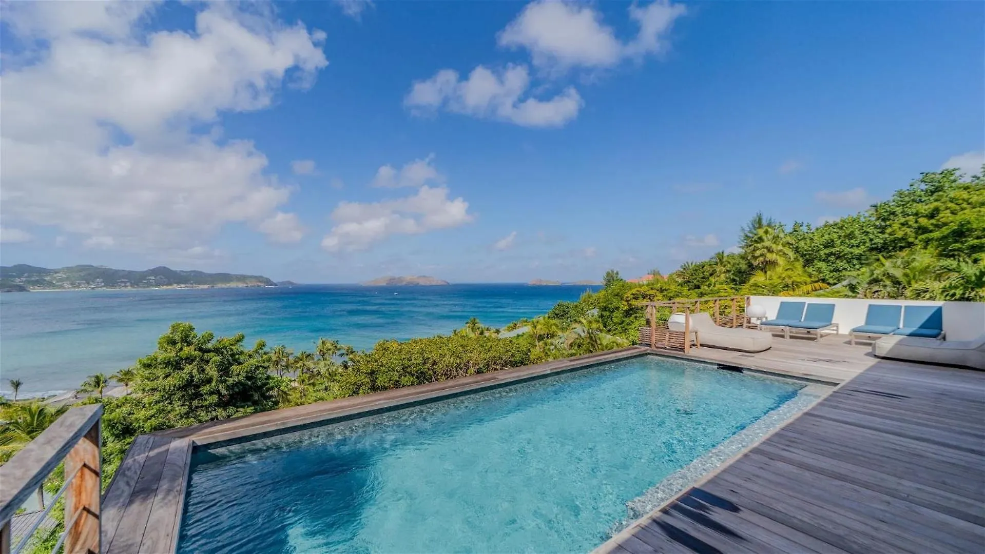 Four-Bedroom Sunset Villa with Infinity Pool Pointe Milou