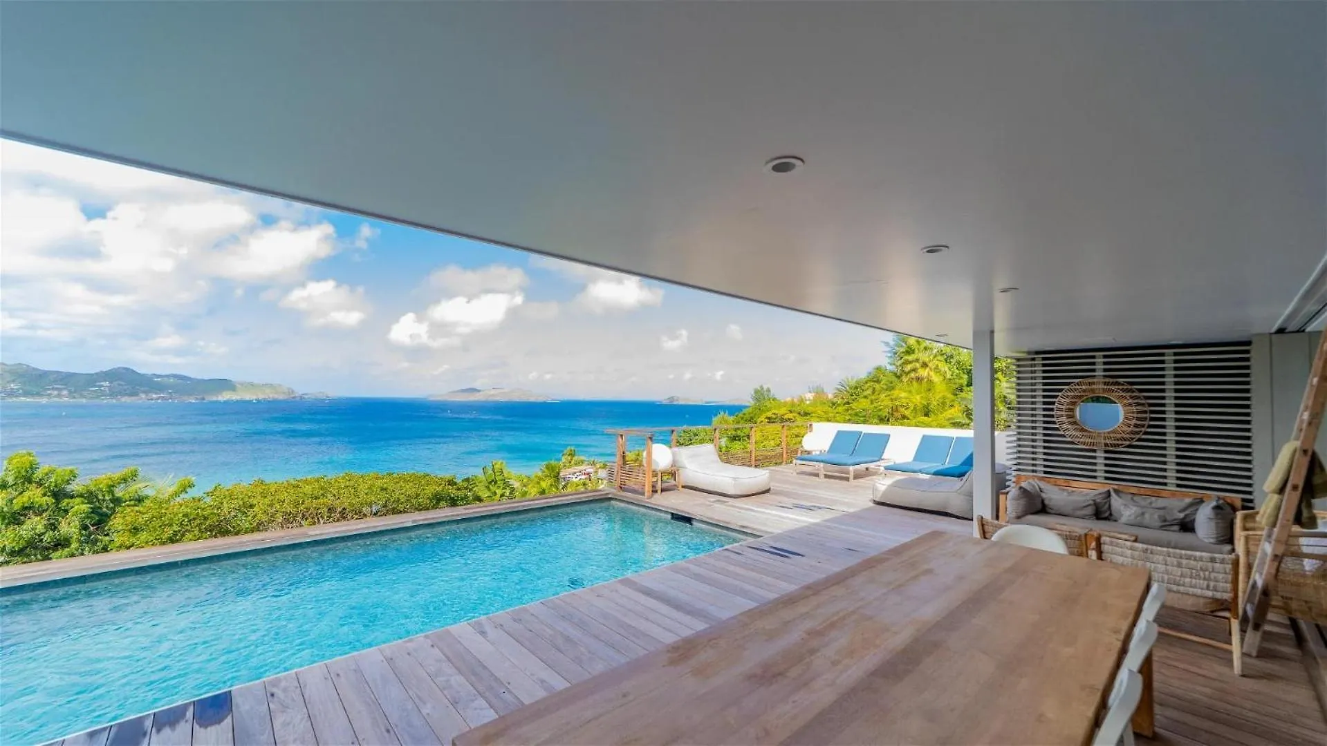 Four-Bedroom Sunset Villa with Infinity Pool Pointe Milou