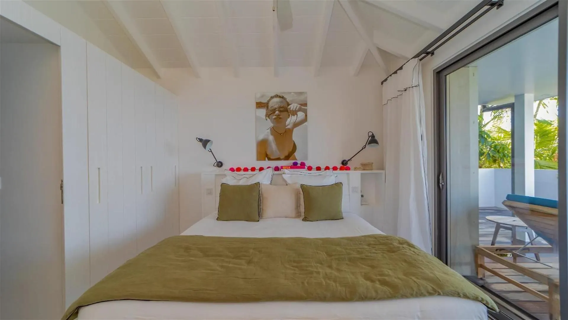 Four-Bedroom Sunset Villa with Infinity Pool Pointe Milou