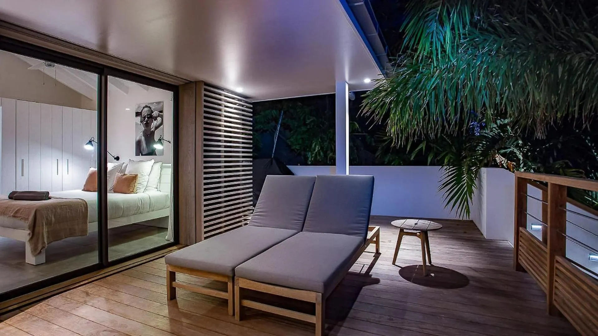 Four-Bedroom Sunset Villa with Infinity Pool Pointe Milou