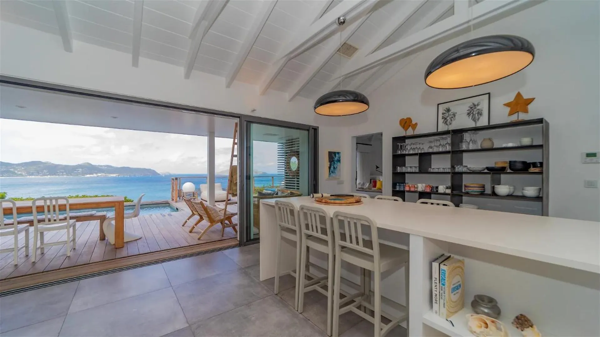 Four-Bedroom Sunset Villa with Infinity Pool Pointe Milou 0*,