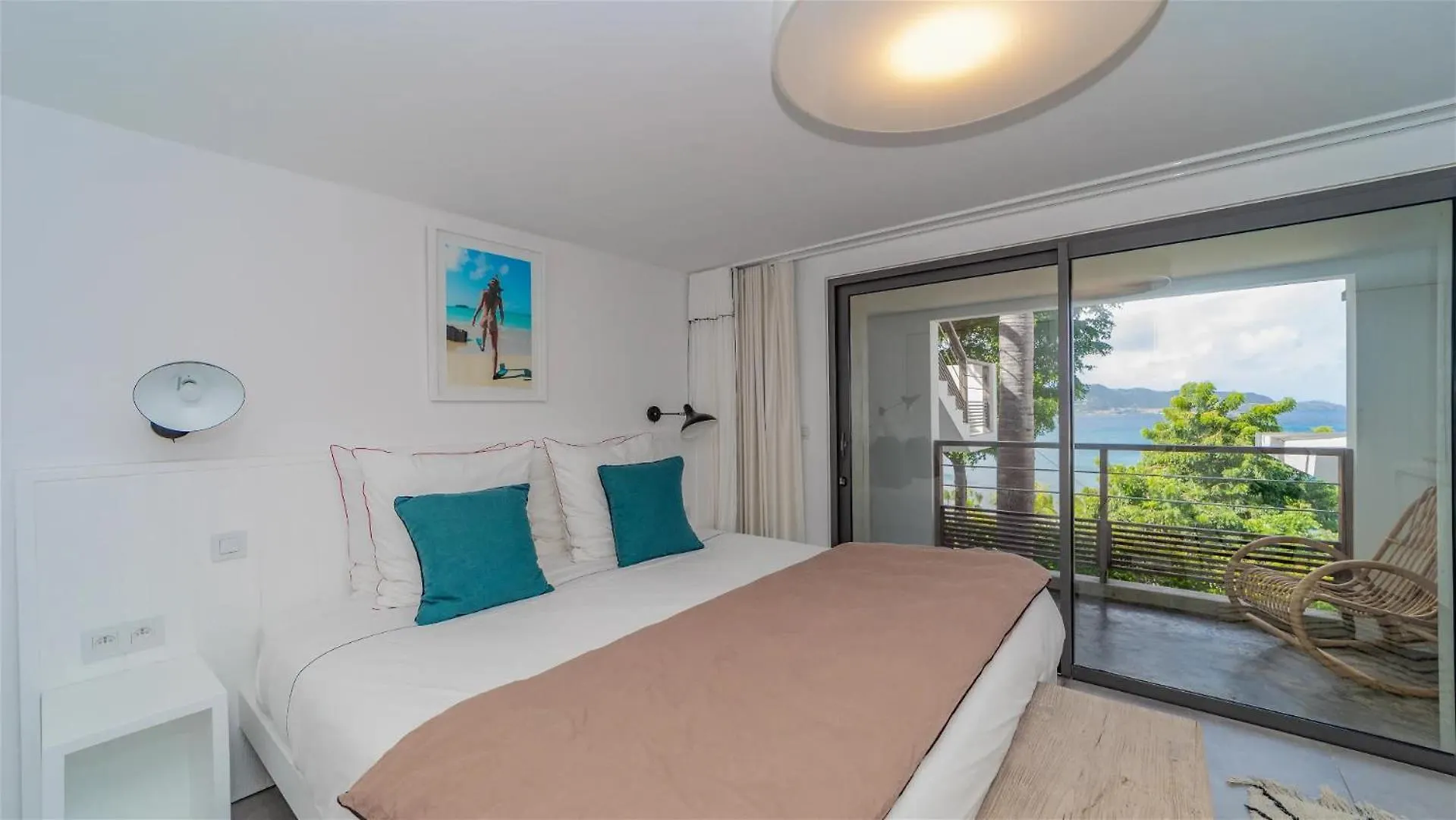 Four-Bedroom Sunset Villa with Infinity Pool Pointe Milou
